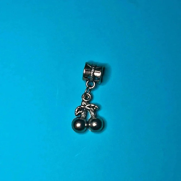 Silver cherry 🍒 pendant for a bracelet or necklace - Picture 1 of 6